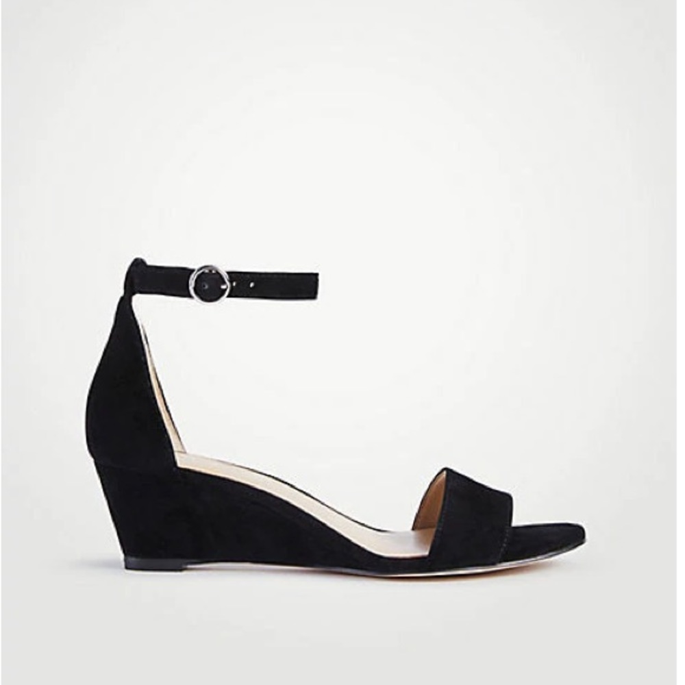New in box ann Taylor giuliana suede wedge black heels 9